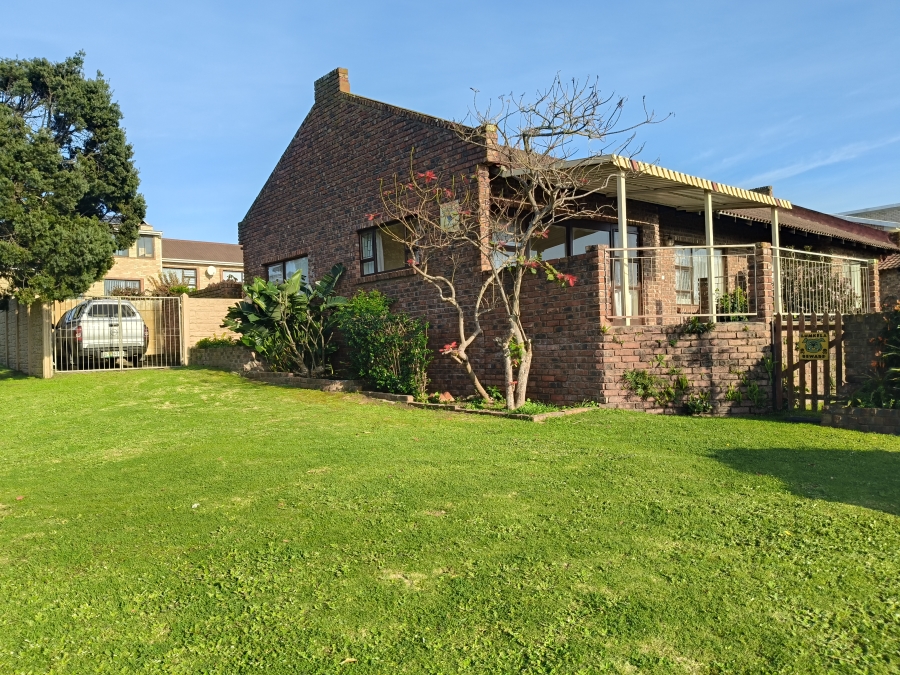 3 Bedroom Property for Sale in Wavecrest Eastern Cape
